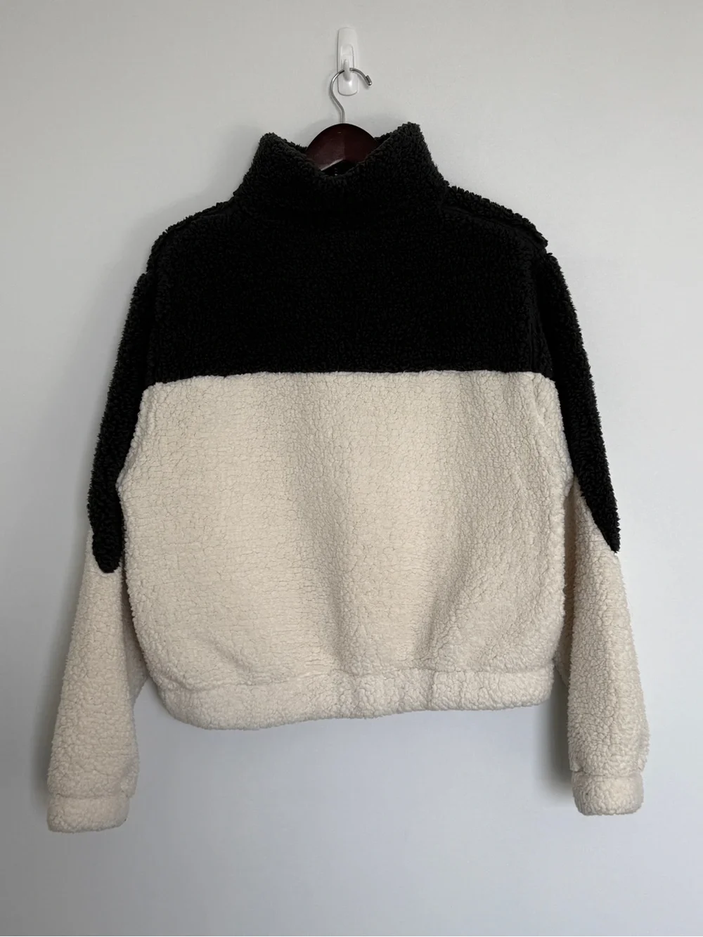 Two-Tone Sherpa Pullover Jacket in Black & Cream - Picture 10 of 15